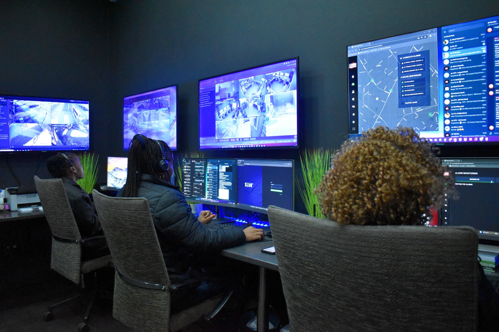 4 Warn Security 24 hour control room monitoring screens